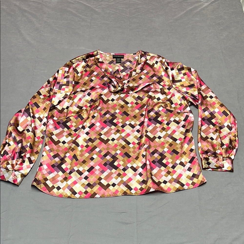 Lane Bryant Geometric Women's Top sz 18/20 v neck long sleeve 100% polyester